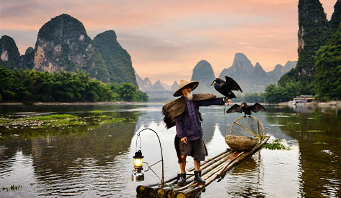 /material-alias/theme/china/img/Fillo專用(490x285)/西南(雲南｜桂林｜貴州｜四川)/490_285魚鷹捕魚.jpg