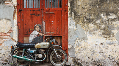/material-alias/theme/starlux/images/Penang/Mirrors_Georgetown02.jpg